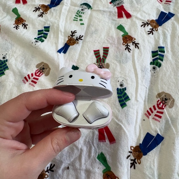 hello kitty ear buds - Picture 2 of 2